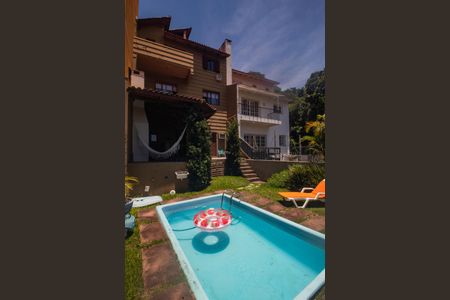 Casa à venda com 225m², 4 quartos e 2 vagasQuintal/Piscina