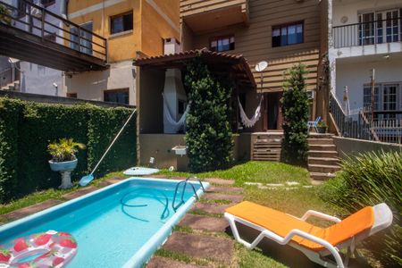 Casa à venda com 225m², 4 quartos e 2 vagasQuintal/Piscina
