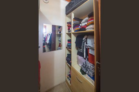Casa à venda com 225m², 4 quartos e 2 vagasCloset