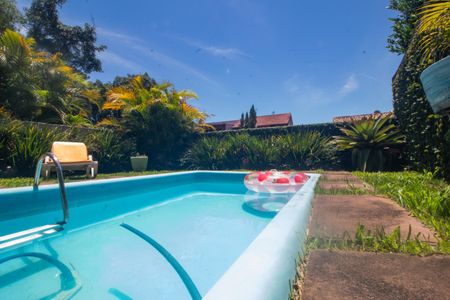 Casa à venda com 225m², 4 quartos e 2 vagasQuintal/Piscina
