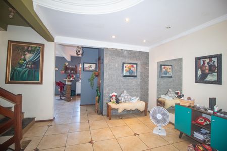 Casa à venda com 225m², 4 quartos e 2 vagasSala