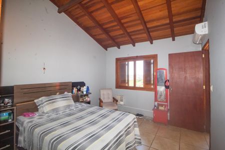 Casa à venda com 225m², 4 quartos e 2 vagasSuite