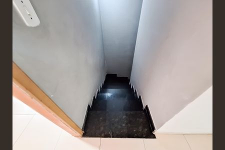 Casa para alugar com 110m², 3 quartos e 2 vagasEscada