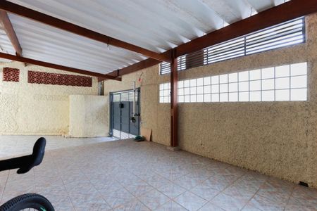 Casa à venda com 280m², 4 quartos e 2 vagasEntrada