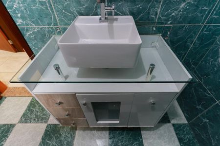 Casa à venda com 280m², 4 quartos e 2 vagasCasa 1 - Banheiro social