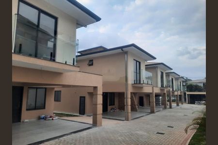 Casa de condomínio à venda com 123m², 4 quartos e 2 vagasFachada das casas do condomínio