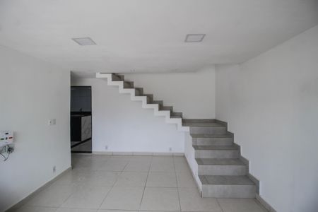 Sala de casa para alugar com 3 quartos, 120m² em Parque Santa Amelia, Belford Roxo