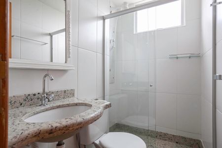 Apartamento para alugar com 60m², 2 quartos e 2 vagasBanheiro social 