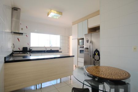 Casa para alugar com 205m², 3 quartos e 5 vagasCozinha