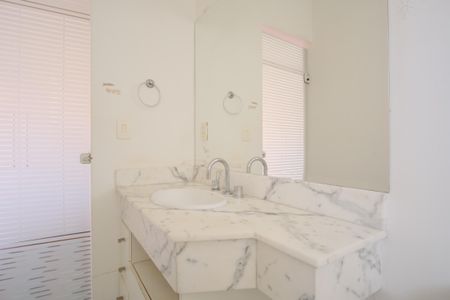 Casa para alugar com 205m², 3 quartos e 5 vagasBanheiro da Suíte 2