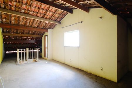 Casa para alugar com 205m², 3 quartos e 5 vagasSotão