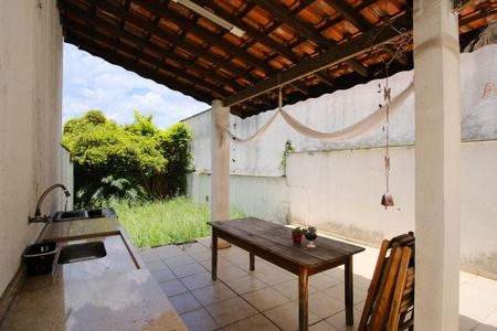 Casa para alugar com 205m², 3 quartos e 5 vagasQuintal