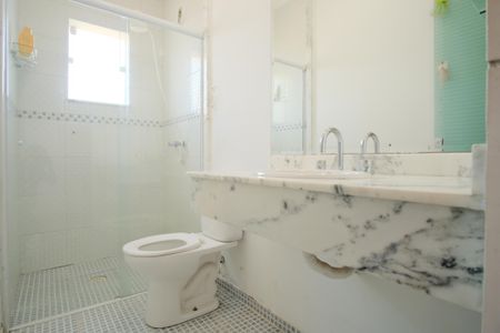 Casa para alugar com 205m², 3 quartos e 5 vagasBanheiro da Suíte 1