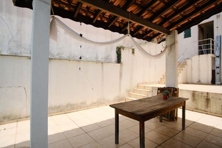 Casa para alugar com 205m², 3 quartos e 5 vagasQuintal