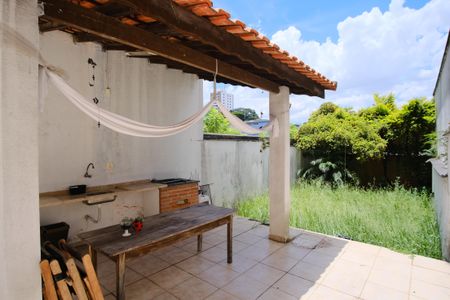 Casa para alugar com 205m², 3 quartos e 5 vagasQuintal