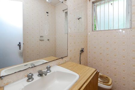 Casa à venda com 210m², 2 quartos e 2 vagasBanheiro