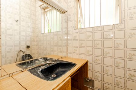 Casa à venda com 210m², 2 quartos e 2 vagasBanheiro da Suíte