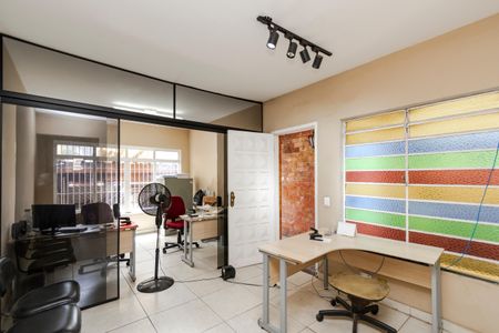 Casa à venda com 210m², 2 quartos e 2 vagasSala