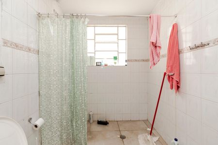 Casa à venda com 210m², 2 quartos e 2 vagasBanheiro da Edícula