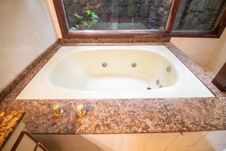 Casa à venda com 430m², 4 quartos e 4 vagasBanheiro da Suíte 2