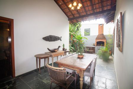 Casa à venda com 430m², 4 quartos e 4 vagasChurrasqueira