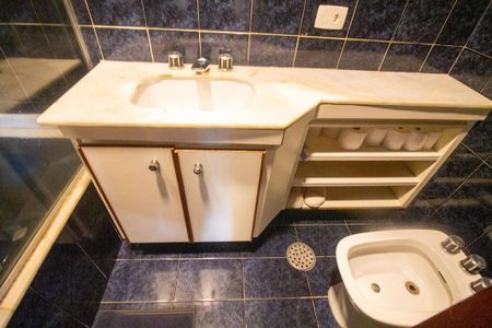 Casa à venda com 430m², 4 quartos e 4 vagasBanheiro da Suíte 1