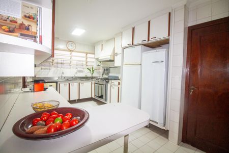 Casa à venda com 430m², 4 quartos e 4 vagasCozinha