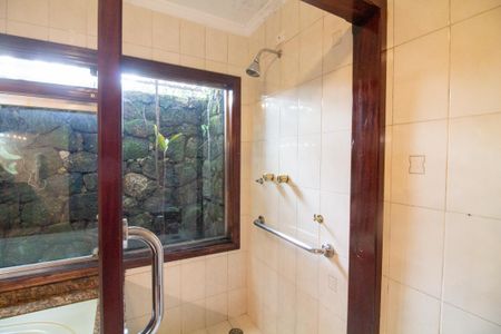 Casa à venda com 430m², 4 quartos e 4 vagasBanheiro da Suíte 2