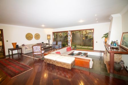 Casa à venda com 430m², 4 quartos e 4 vagasSala