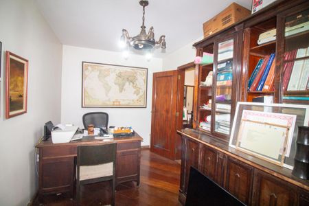 Casa à venda com 430m², 4 quartos e 4 vagasEscritório