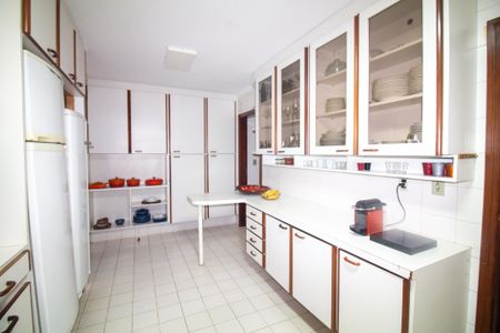 Casa à venda com 430m², 4 quartos e 4 vagasCozinha