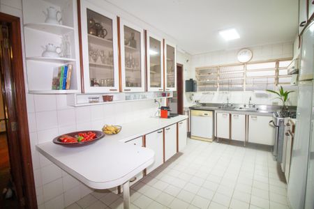 Casa à venda com 430m², 4 quartos e 4 vagasCozinha