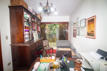 Casa à venda com 430m², 4 quartos e 4 vagasEscritório