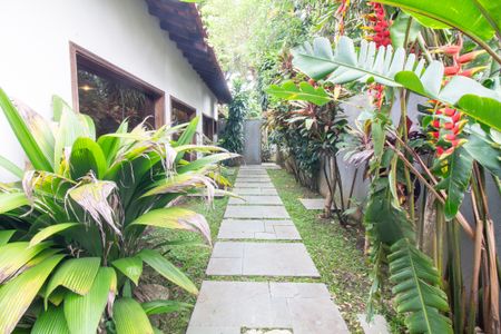 Casa à venda com 430m², 4 quartos e 4 vagasCorredor