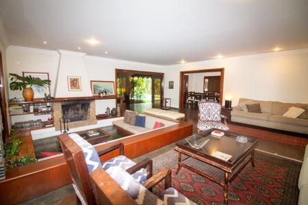 Casa à venda com 430m², 4 quartos e 4 vagasSala