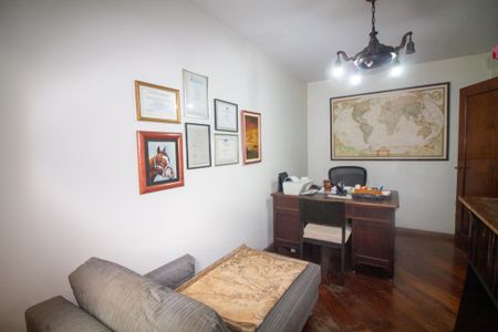 Casa à venda com 430m², 4 quartos e 4 vagasEscritório