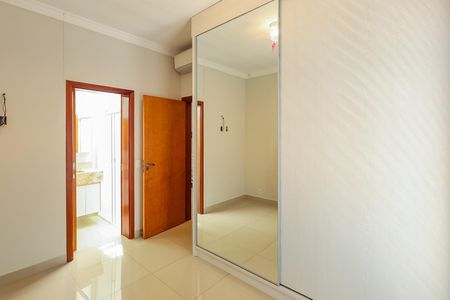 Casa de condomínio para alugar com 248m², 4 quartos e 4 vagas Casa de condomínio para alugar com 248m², 4 quartos e 4 vagasSuite 3