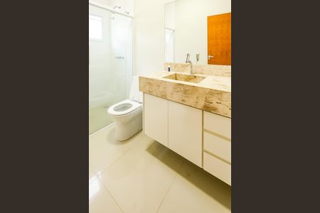 Casa de condomínio para alugar com 248m², 4 quartos e 4 vagas Casa de condomínio para alugar com 248m², 4 quartos e 4 vagasBanheiro da Suíte 1