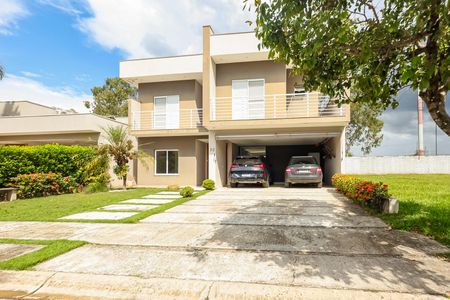 Casa de condomínio para alugar com 248m², 4 quartos e 4 vagas Casa de condomínio para alugar com 248m², 4 quartos e 4 vagasFachada