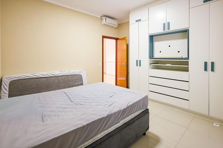 Casa de condomínio para alugar com 248m², 4 quartos e 4 vagas Casa de condomínio para alugar com 248m², 4 quartos e 4 vagasSuite 1