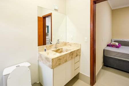 Casa de condomínio para alugar com 248m², 4 quartos e 4 vagas Casa de condomínio para alugar com 248m², 4 quartos e 4 vagasBanheiro da Suíte 1