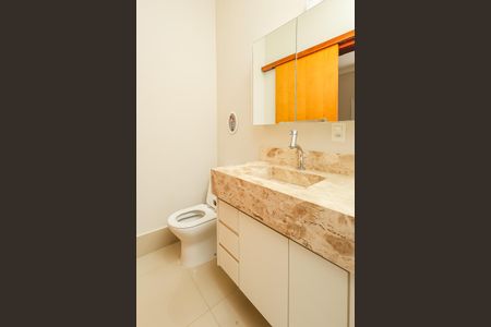 Casa de condomínio para alugar com 248m², 4 quartos e 4 vagas Casa de condomínio para alugar com 248m², 4 quartos e 4 vagasBanheiro da Suíte 3