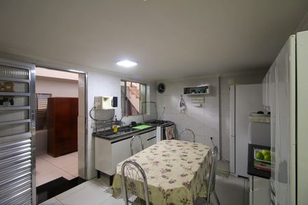 Casa à venda com 400m², 2 quartos e 2 vagas Casa à venda com 400m², 2 quartos e 2 vagasCozinha