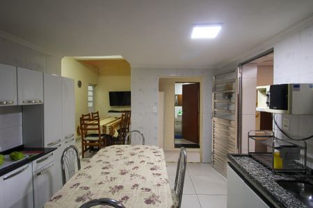 Casa à venda com 400m², 2 quartos e 2 vagas Casa à venda com 400m², 2 quartos e 2 vagasCozinha