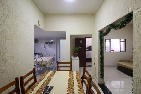 Casa à venda com 400m², 2 quartos e 2 vagas Casa à venda com 400m², 2 quartos e 2 vagasSala de Jantar
