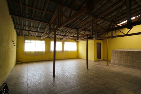 Casa à venda com 400m², 2 quartos e 2 vagas Casa à venda com 400m², 2 quartos e 2 vagasÁrea externa