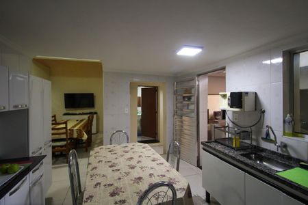 Casa à venda com 400m², 2 quartos e 2 vagas Casa à venda com 400m², 2 quartos e 2 vagasCozinha