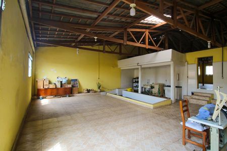 Casa à venda com 400m², 2 quartos e 2 vagas Casa à venda com 400m², 2 quartos e 2 vagasÁrea externa