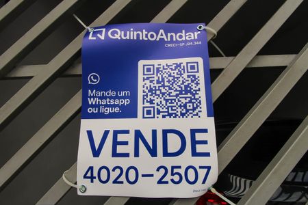 Casa à venda com 400m², 2 quartos e 2 vagas Casa à venda com 400m², 2 quartos e 2 vagasFachada