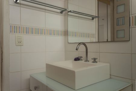 Apartamento à venda com 85m², 2 quartos e 2 vagasBanheiro da Suíte 1